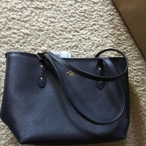Coach. New with tag. Cute tote bag. Small size